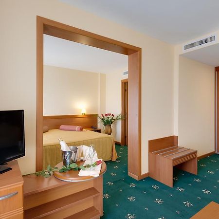Hotel Palas Мамая Экстерьер фото