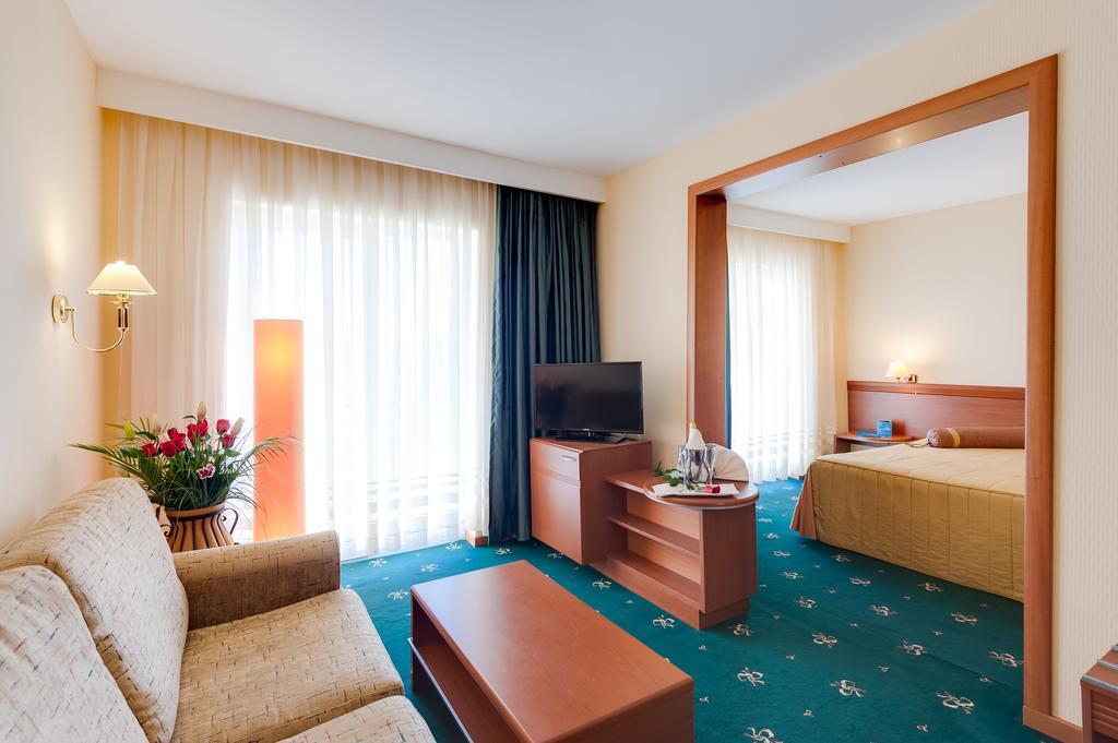 Hotel Palas Мамая Экстерьер фото